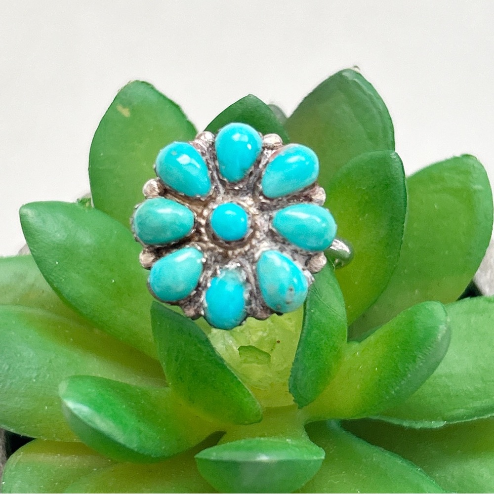 Vintage Signed Eriacho Zuni Turquoise Flower Sterling Silver Ring - Picture 11 of 15